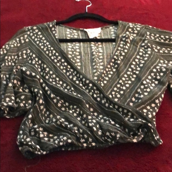 Swing sleeves wrap blouse. - Picture 3 of 4